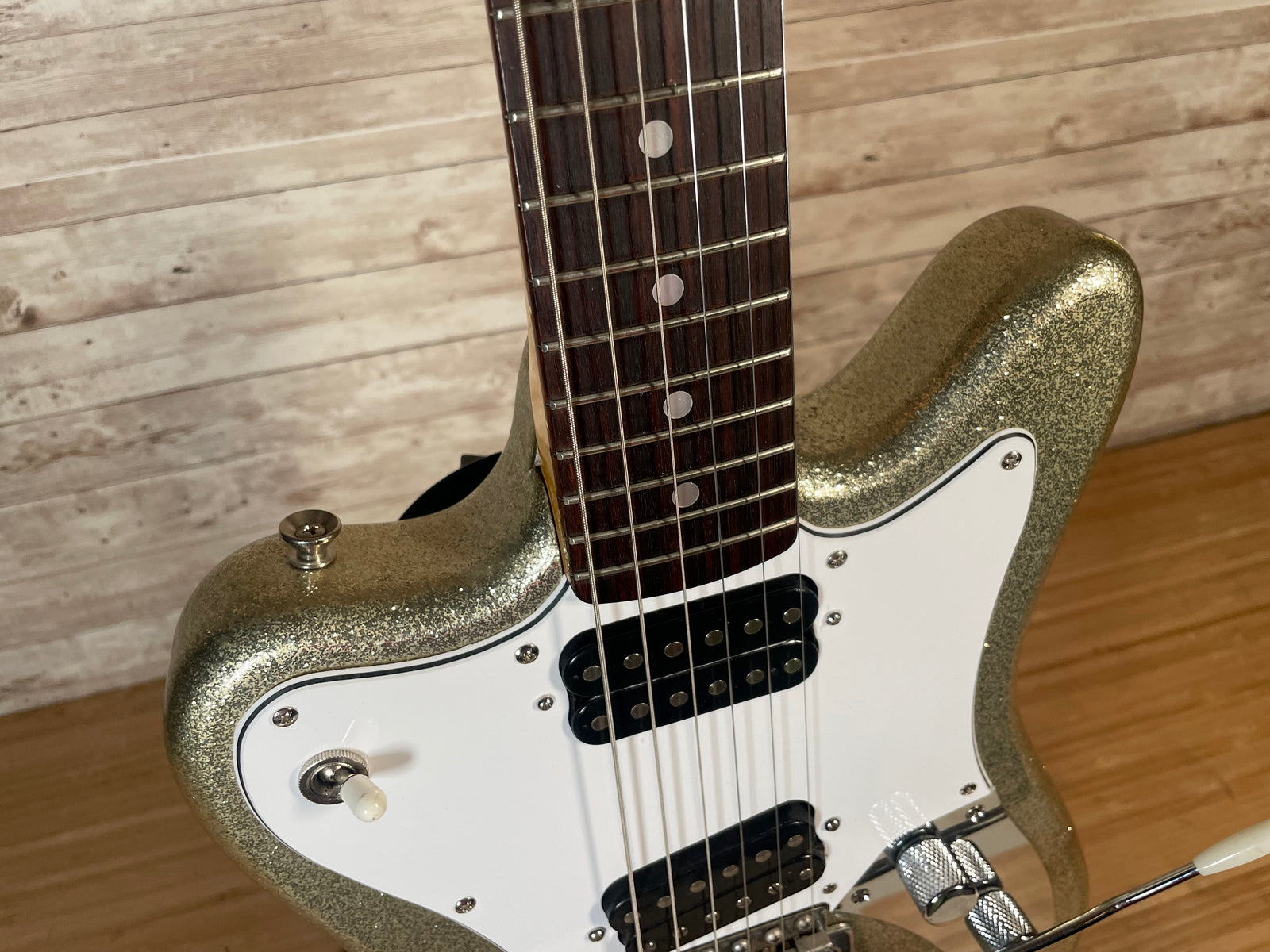 Squier by Fender　SuperSonic Vista Series AEn0k_uR9b3SZR4jCuQnf_r147qykt