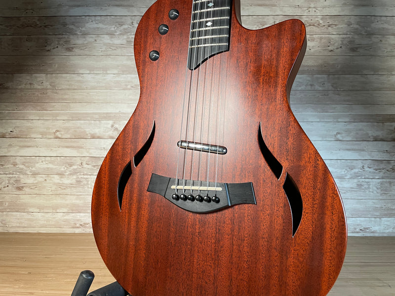 Taylor T5z Classic Acoustic Hybrid Mahogany Used