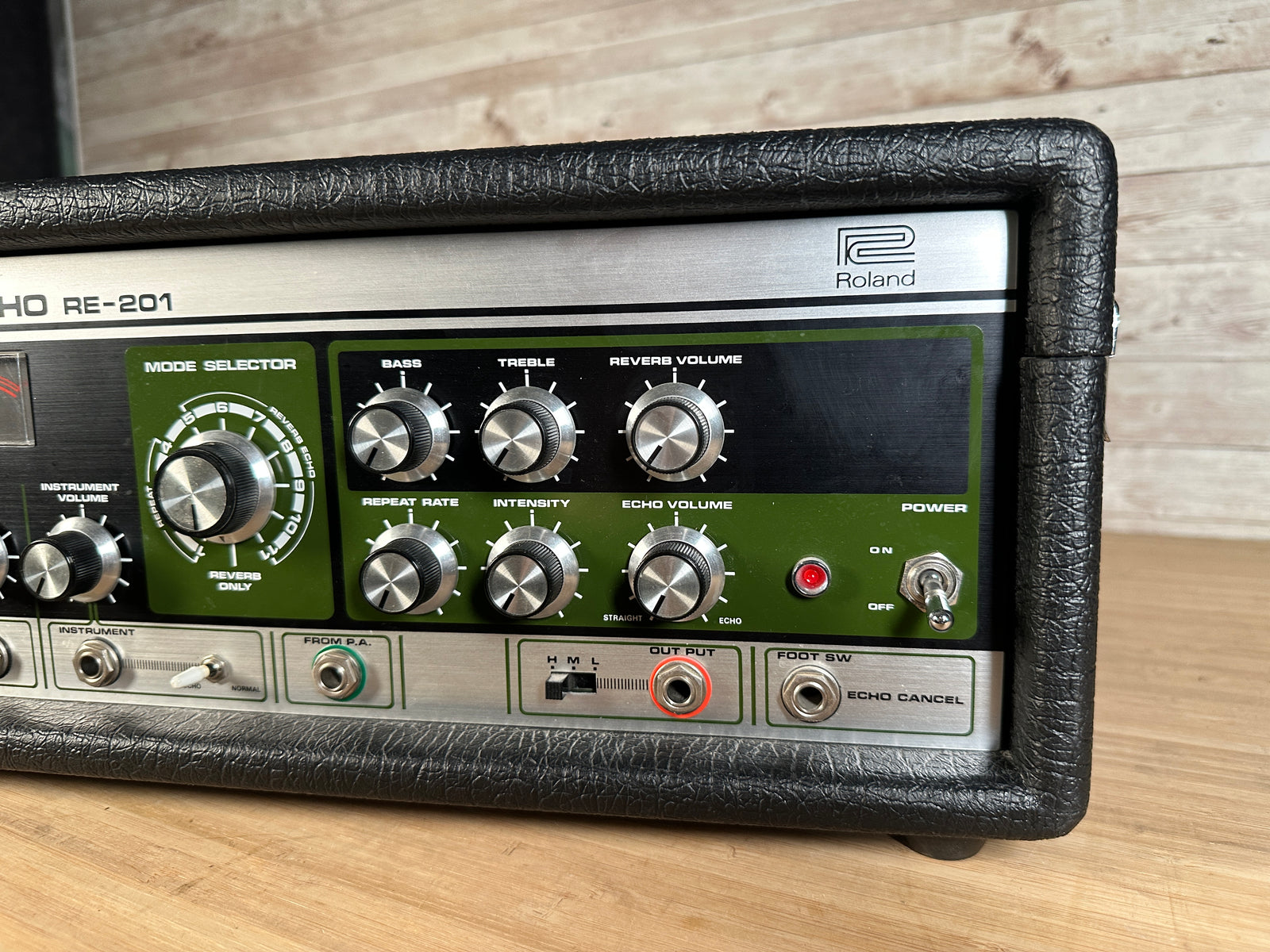 ROLAND　RE-201　SPACE ECHO【中期型】 Roland Space Echo RE-201 Echo Effect (1983) | RetroFret