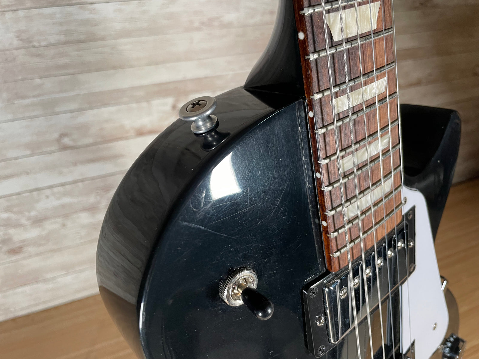 Gibson Les Paul 　Studio　最終価格 Gibson Les Paul Studio (Ebony) ｜イケベ楽器店オンラインストア