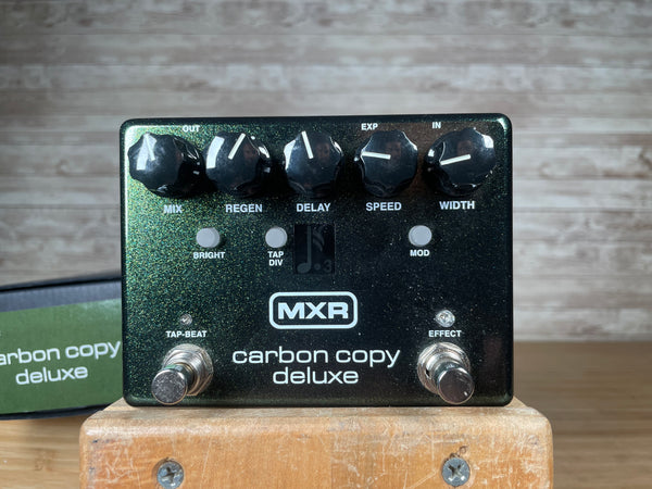 MXR Carbon Copy Deluxe Used