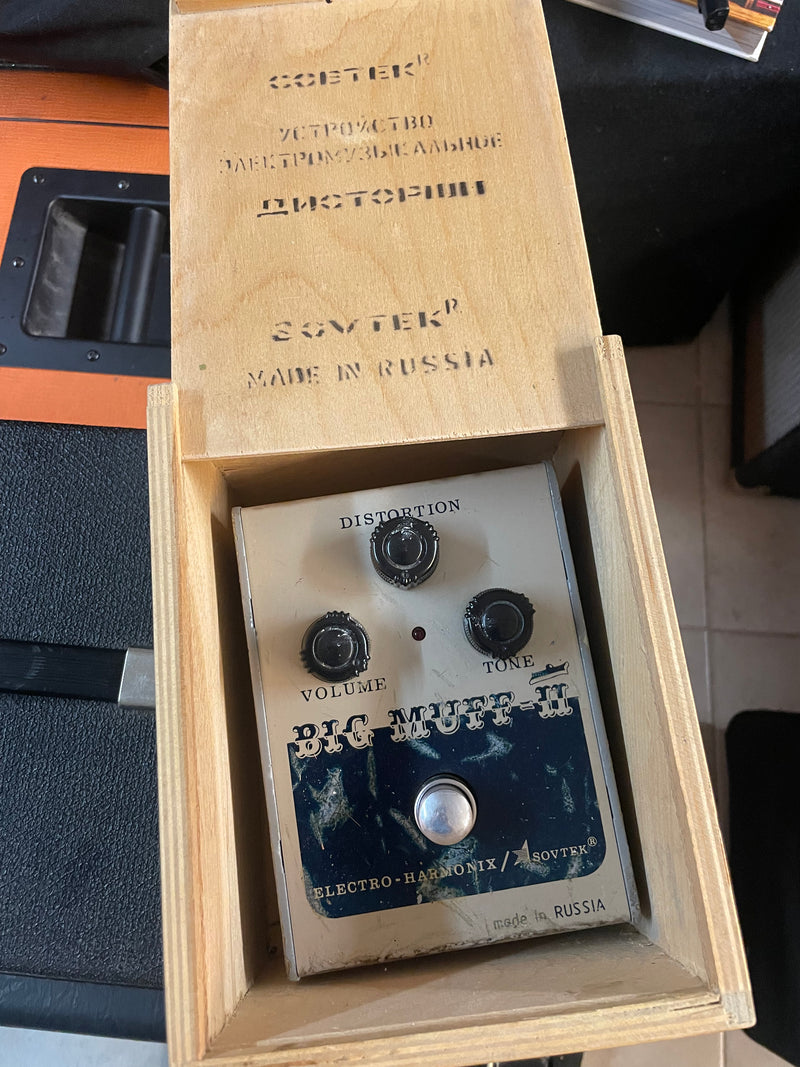 Electro-Harmonix Big Muff Pi v7 Civil War with Original Box Used