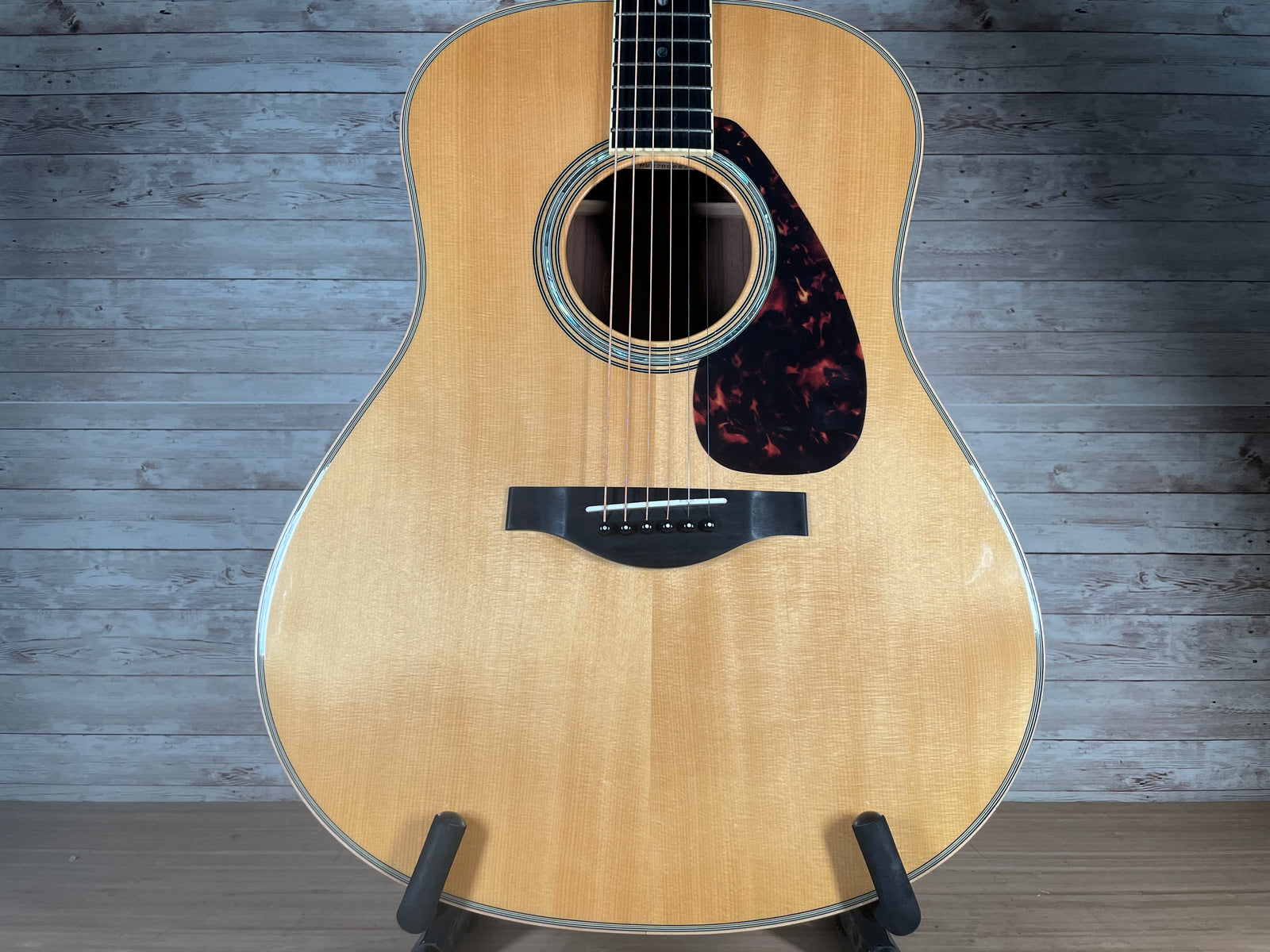 Yamaha LL16 Jumbo Acoustic Used Toronto, ON | Cask Music