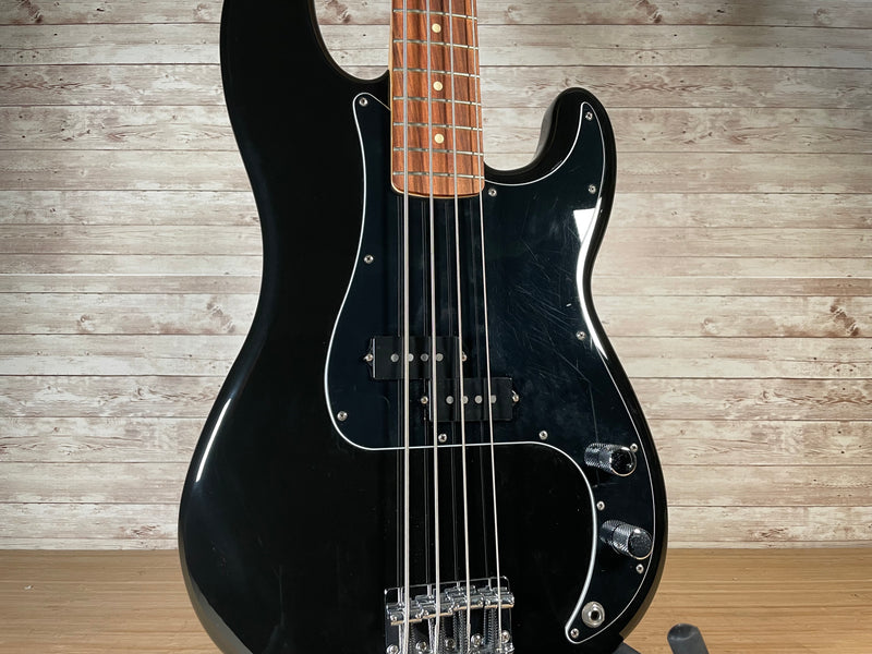 Fender Player Series Precision Bass Used