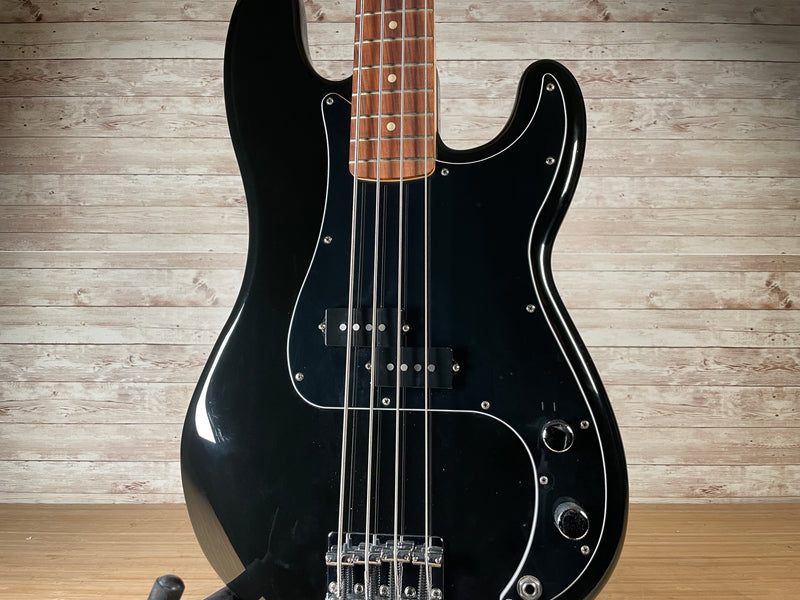 Fender Player Series Precision Bass Used