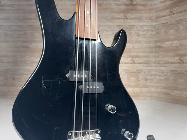 Washburn XB-100 Fretless Bass Used