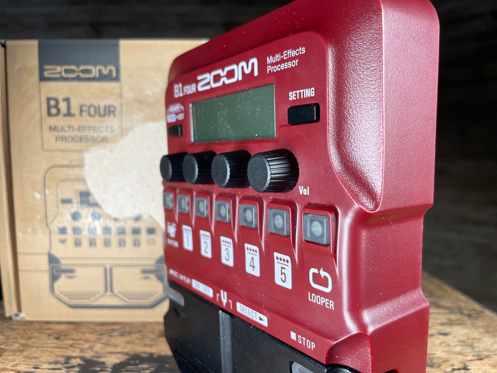 Zoom B1 Four Bass Multi-Effects with Box Hamilton, ON | Cask