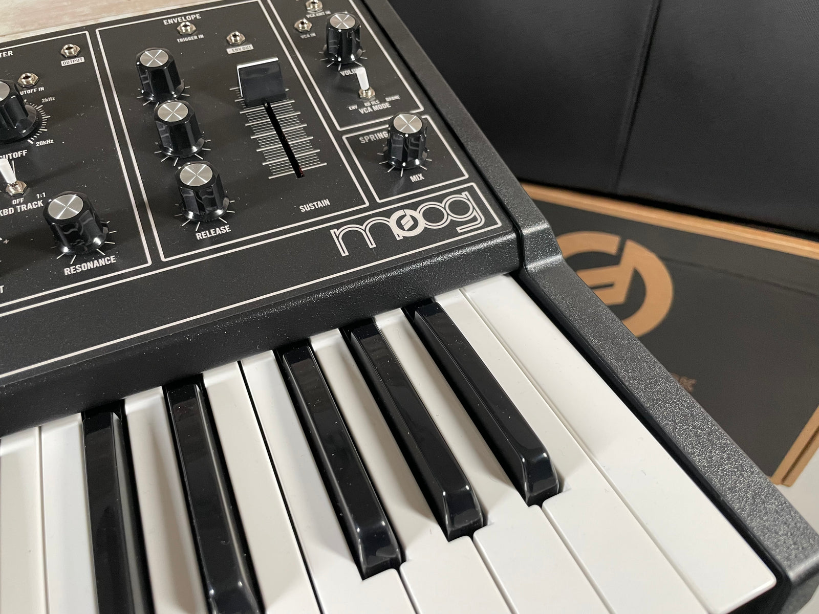 【ほぼ未使用】Moog Grandmother Dark Moog Grandmother Dark Semi-Modular Analog Synthesizer