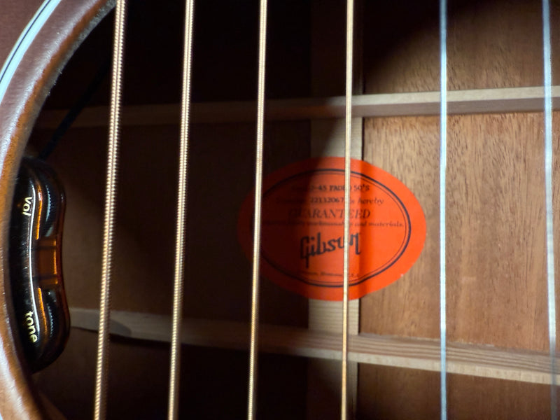 Gibson J-45 Faded 50s with Original Case Used