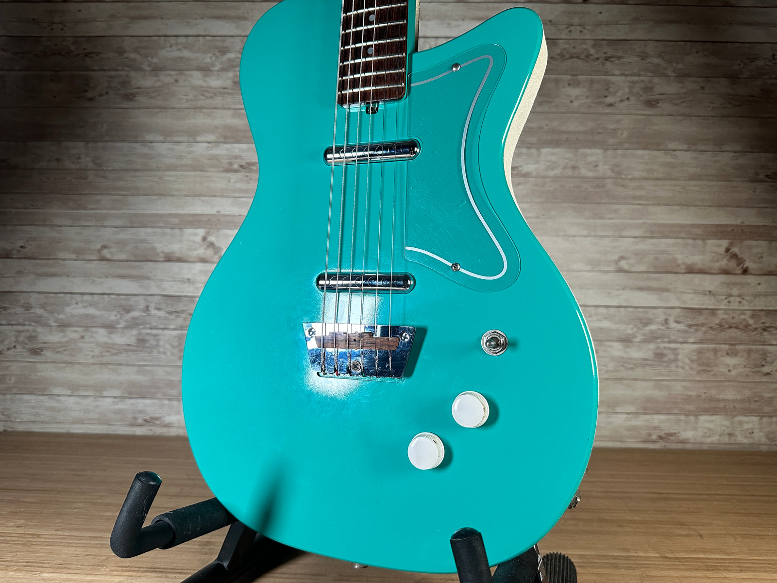 Jerry Jones/DANO-U2レプリカ Jerry Jones U2 Baritone - What To Know & Where To Buy | Equipboard