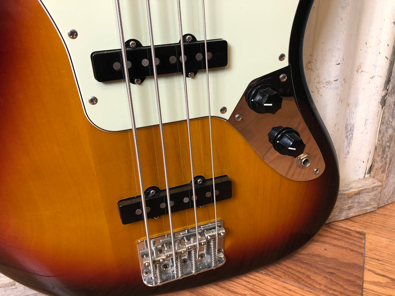 Fender Made in Japan Jaguar Bass