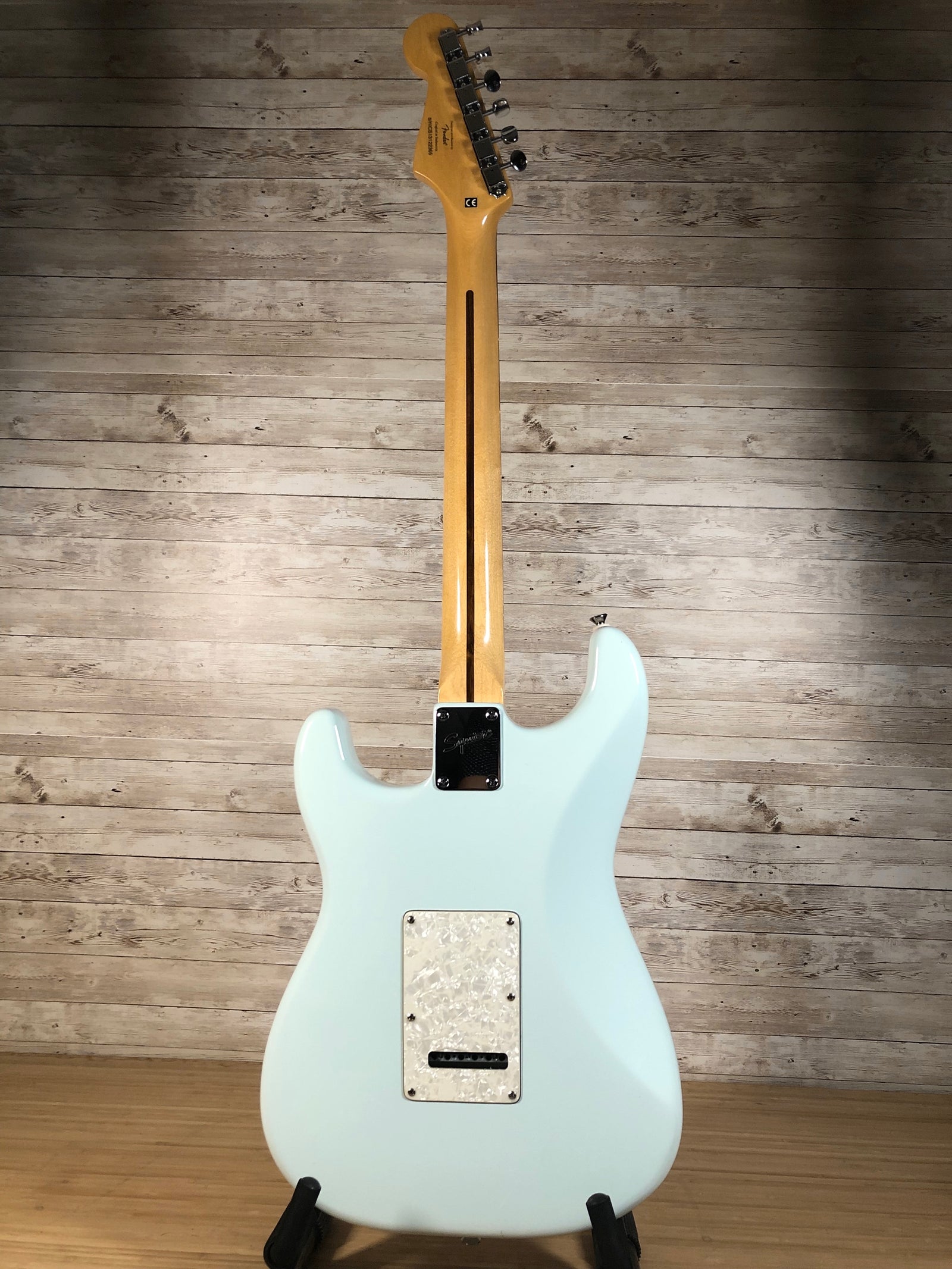 ギター Squier SQ VM STRATOCASTER SURF Squier Surf Stratocaster Review: Vintage Modified - Premier