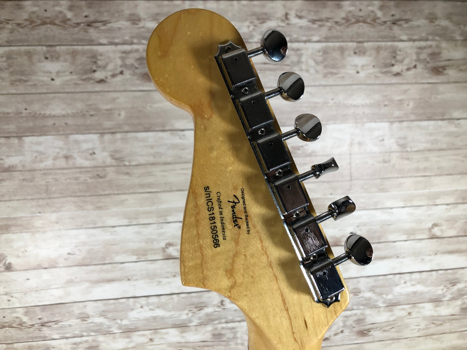 2022年製【Squire|Stratocaster】 Squier reimagines classic Fender guitar designs with its new