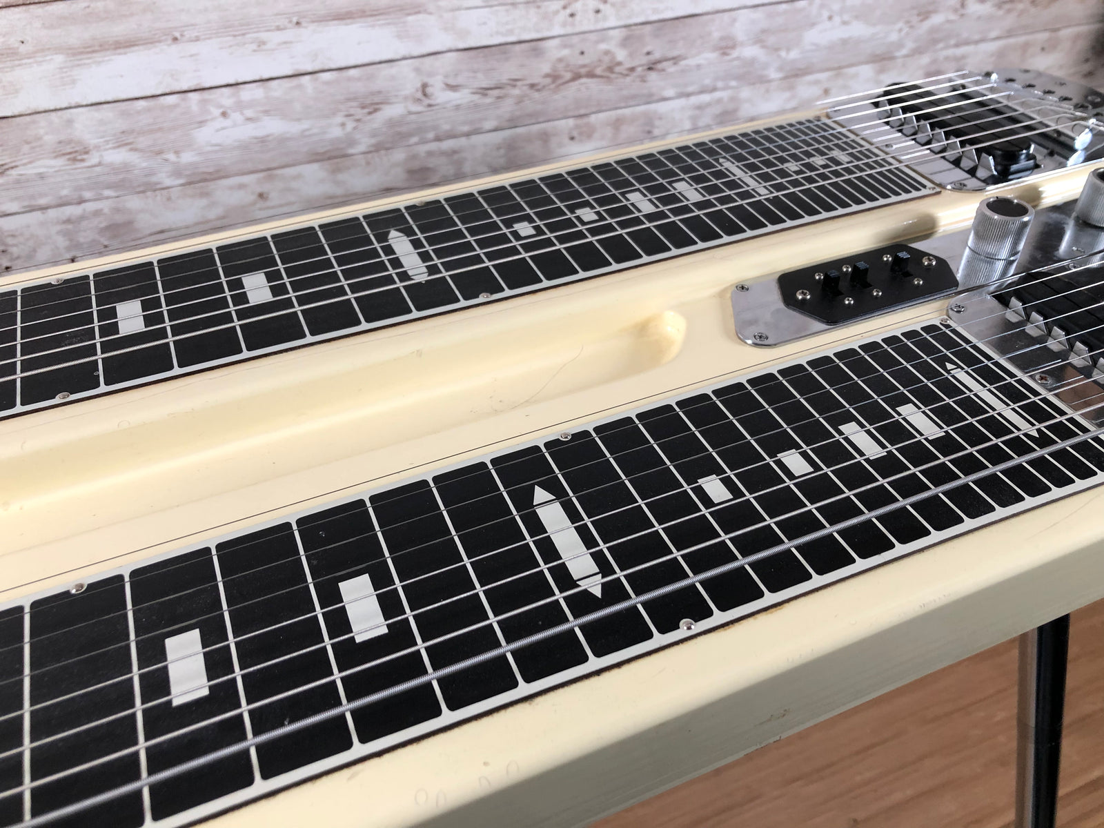 Guyatone グヤ8弦WネックスチールギターHG-188C 脚、ケース付 Yahoo!オークション - Guyatone スチールギター 8弦 足付き