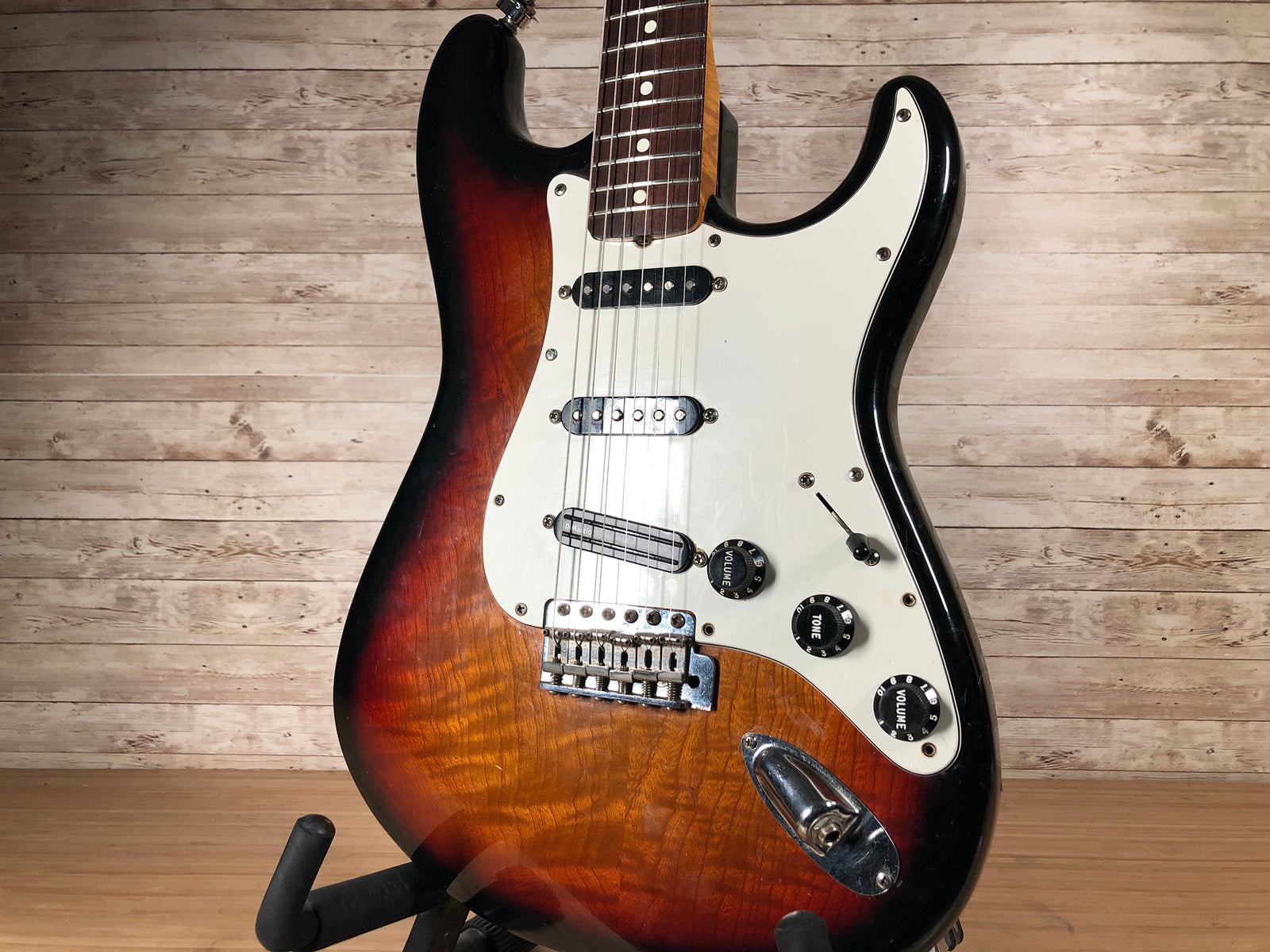 【特別特価】Fender Squier Stratocaster Squier Strat by Fender Electric Guitar Black and White w/New
