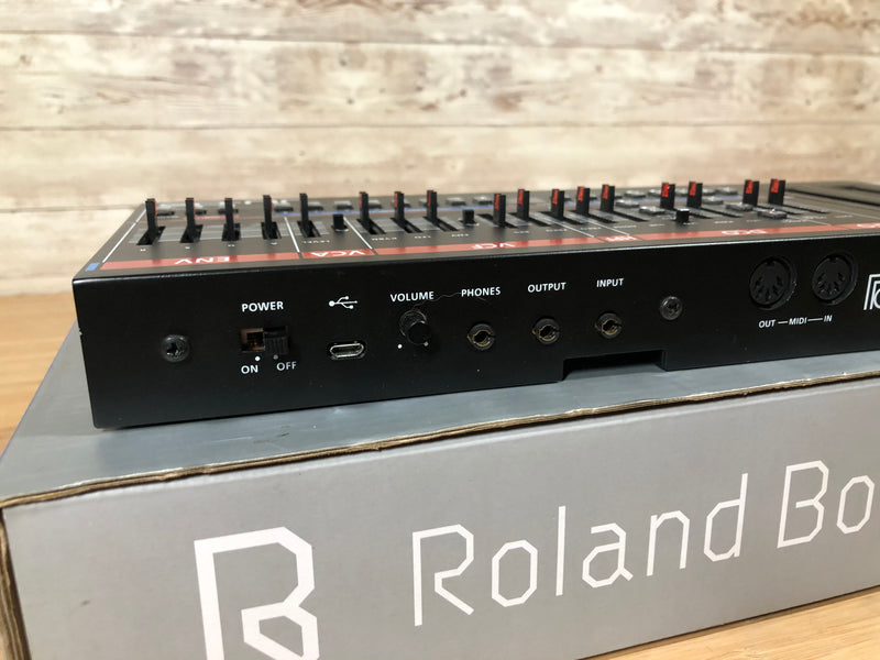 Roland JU-06 Synth Module