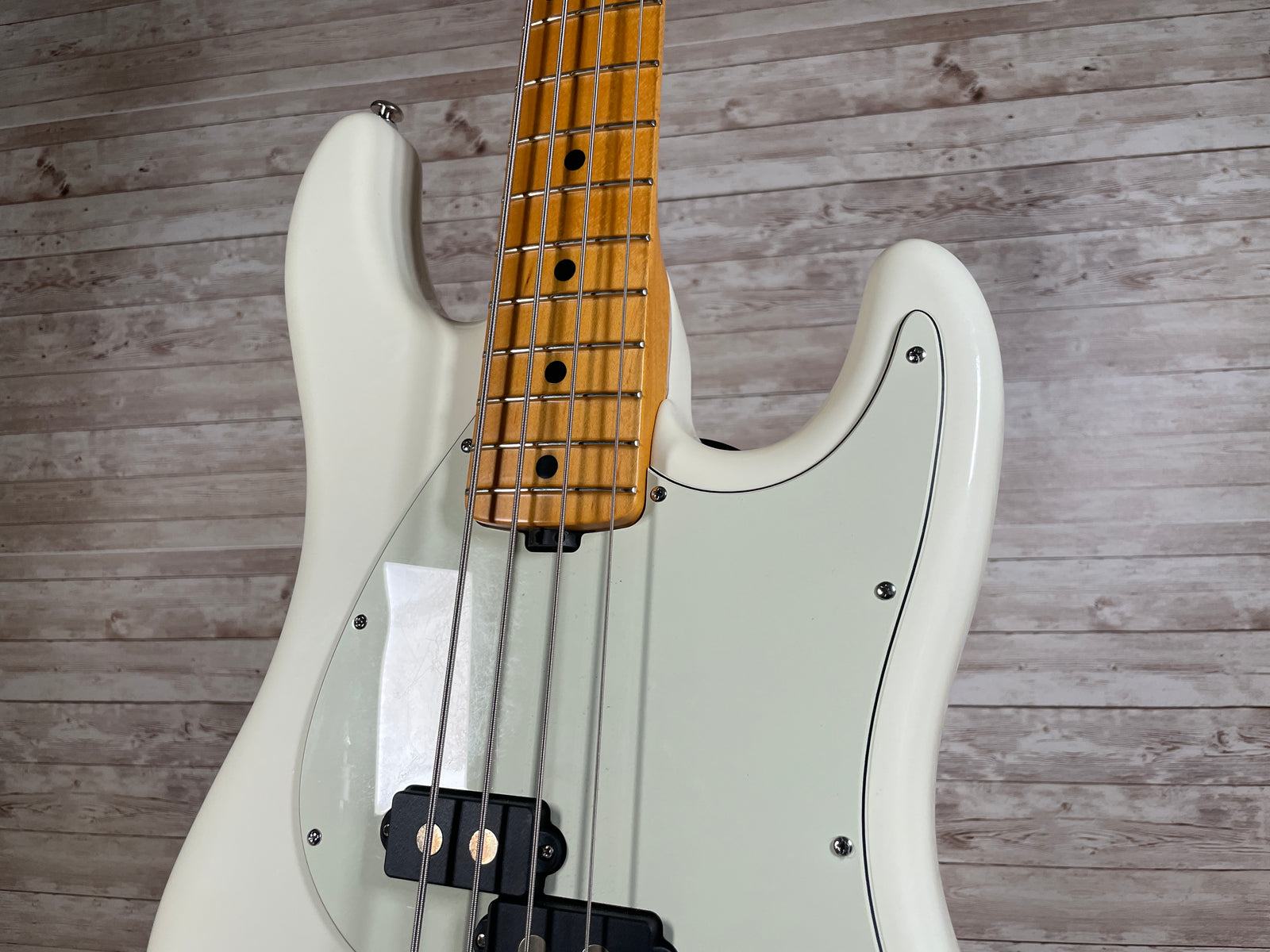 Music Man Caprice Bass Ivory White | Bax Music